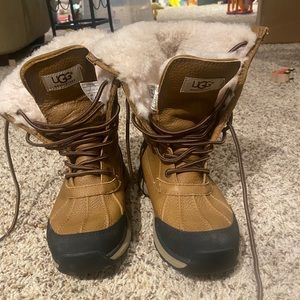 Womens UGG Adirondack Boots. Gently used